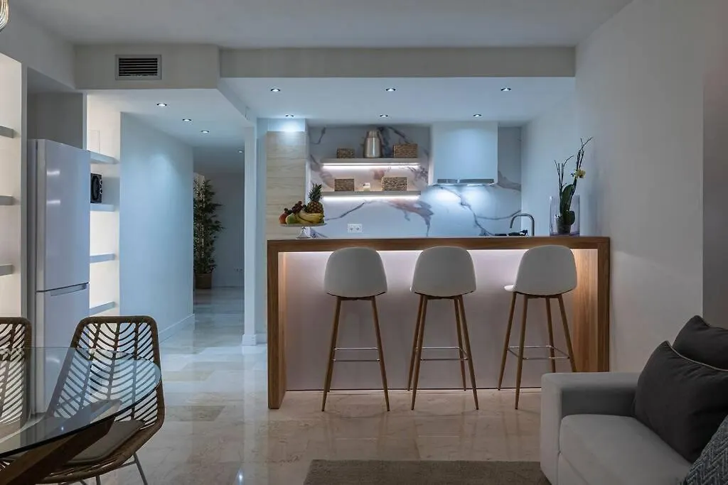 Modern Flat In Marbella, 2Br, Pool & Parking Apartment