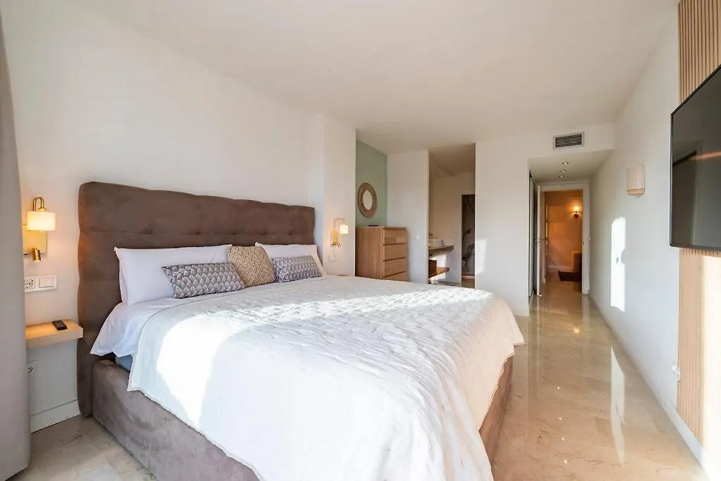 Modern Flat In Marbella, 2Br, Pool & Parking Apartment