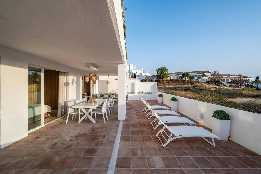 Modern Flat In Marbella, 2Br, Pool & Parking Apartment