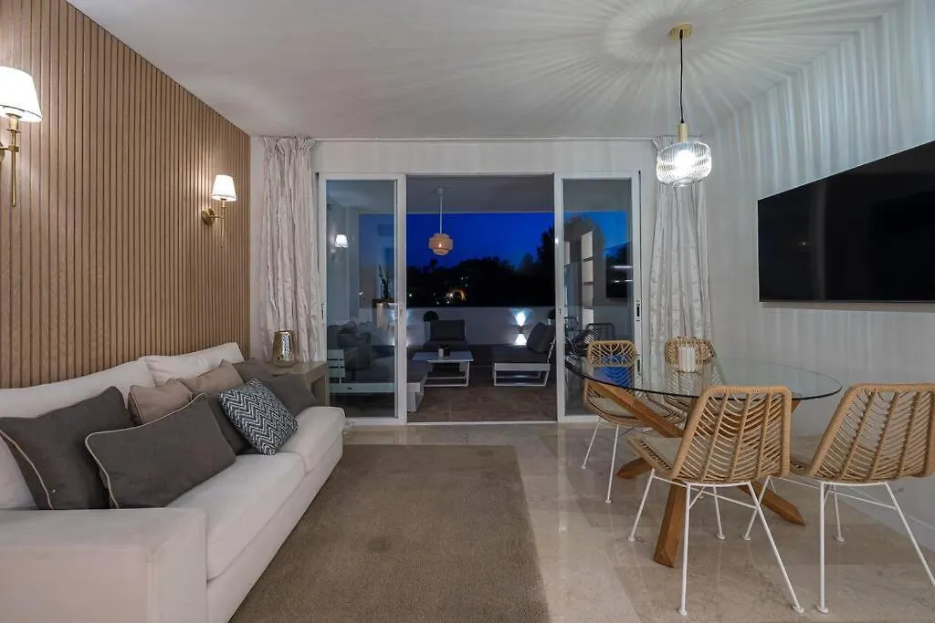 Modern Flat In Marbella, 2Br, Pool & Parking Apartment