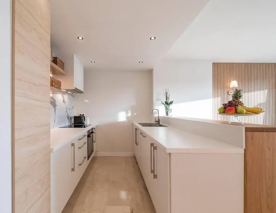 Modern Flat In Marbella, 2Br, Pool & Parking Apartment