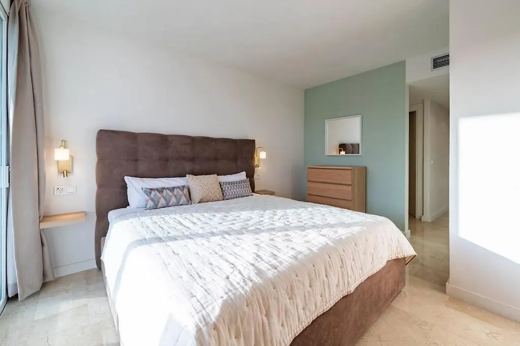 Modern Flat In Marbella, 2Br, Pool & Parking Appartement
